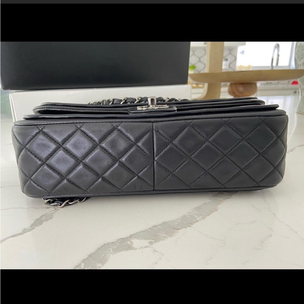 Classic Twist Chanel Bag - Picture 6 of 8